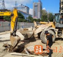 逼逼久AV高温下的坚守｜道路建设者用汗水铺就畅通路